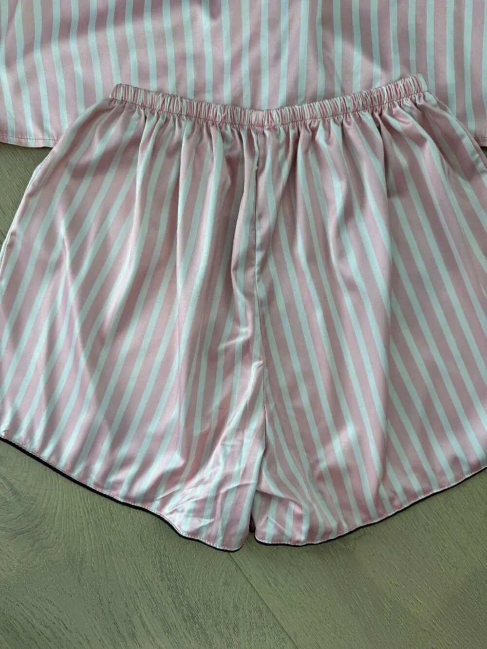 Silky Lounge Pajama Set Short Sleeve Button Up size large